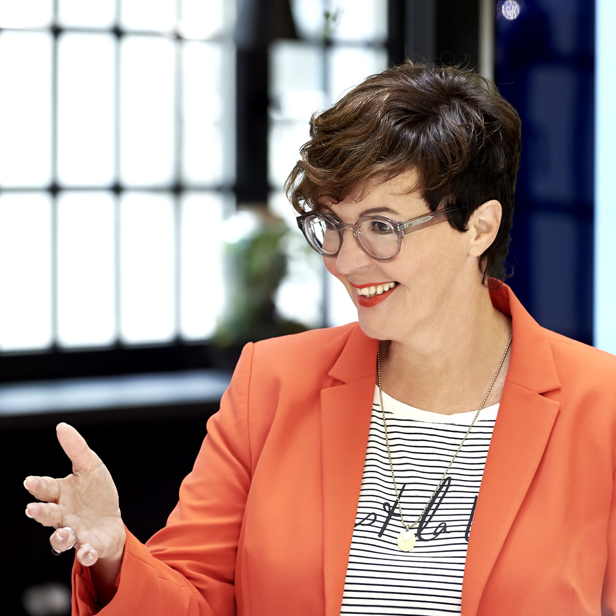 Stefanie-Dillert-Yourself-Vortrag-fuer-Frauennetzwerk Mann Mitte 30 Portrait